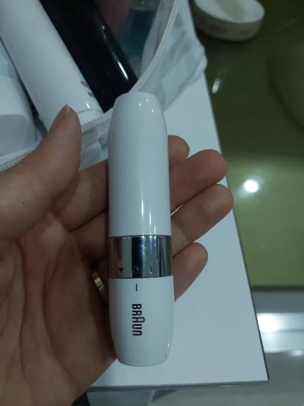 Braun FS1000 Mini Yüz Tüy Alma Makinesi Pil ve Temizleme Fırçası, Seyahat Boy, Kablosuz Kullanım