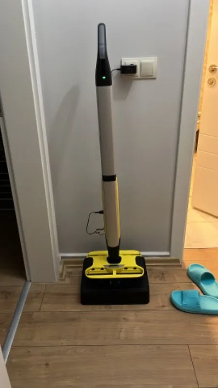 Karcher FC 7 Cordless 25V Şarjlı Islak/Kuru Süpürge – 4 Silindirli, Çift Su Tanklı, Kablosuz Temizlik Sistemi