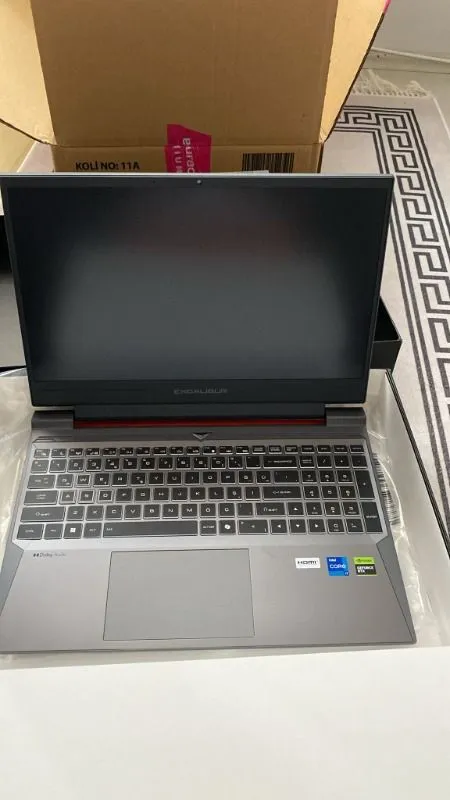 Casper Excalibur G870 i7-13620H 32GB 1TB 8GB RTX5060 165Hz 15.6″ Freedos G870.1362-DF60X-C