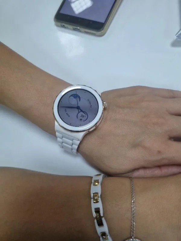 Huawei Watch GT3 Pro 43MM Seramik Kasa Akıllı Saat Modeli ile Spor ve Günlük Kullanım Uyumlu