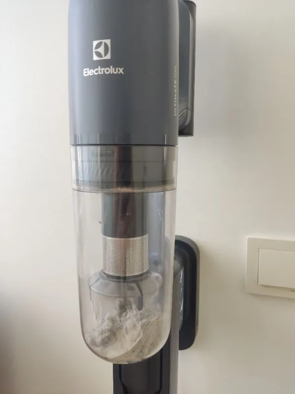 Electrolux EP71UB14DB Ultimate 700 Serisi Çok Hafif(2.2 Kg) ve Güçlü Dikey Şarjlı Süpürge- 10 Yıl Motor Garantili