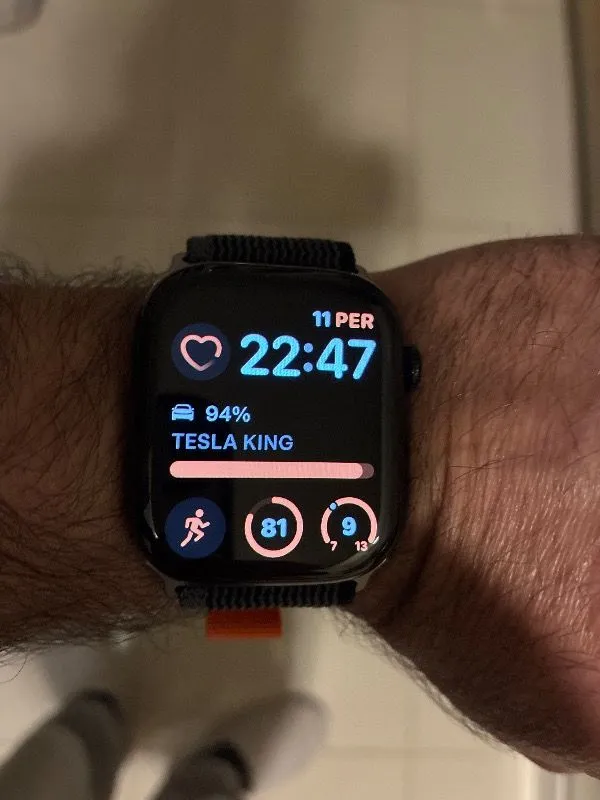 Apple Watch Series 11 Gps, 42 mm Alüminyum kasa ve Siyah Spor kordon – m/l