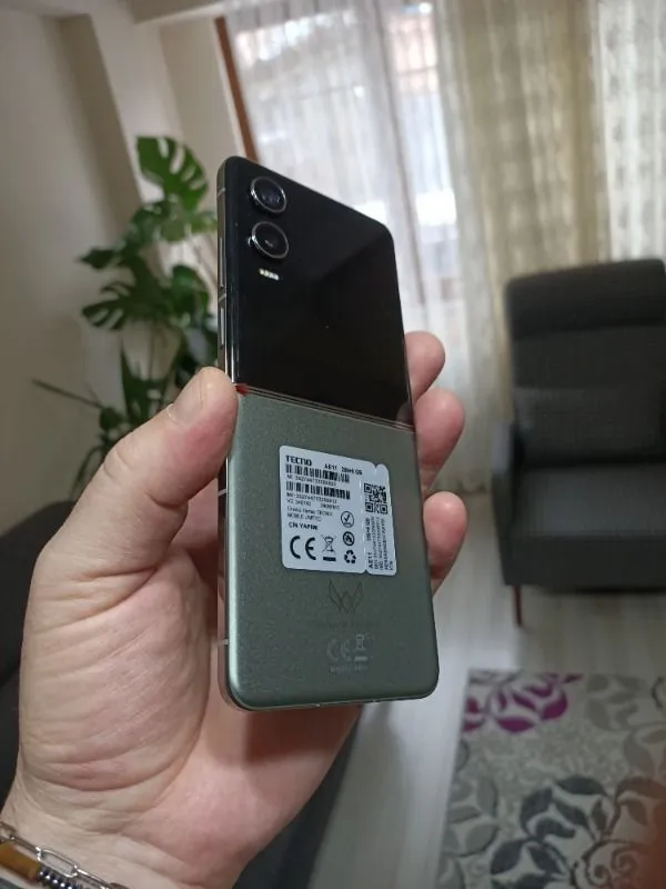 Tecno Phantom V Flip2