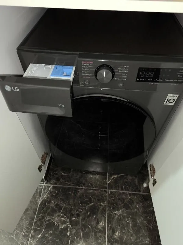 LG F4Y5EYWYJ 11 kg 1400 Devir Çamaşır Makinesi