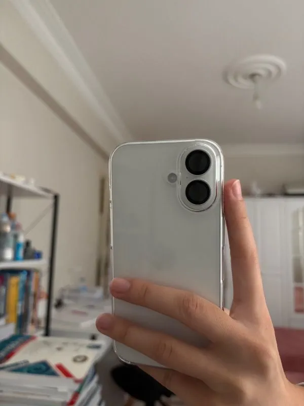 Apple iPhone 16