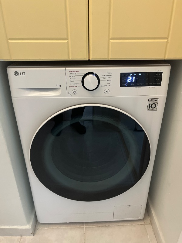 LG F4Y5EYW0W Vivace 11 kg 1400 Devir Çamaşır Makinesi