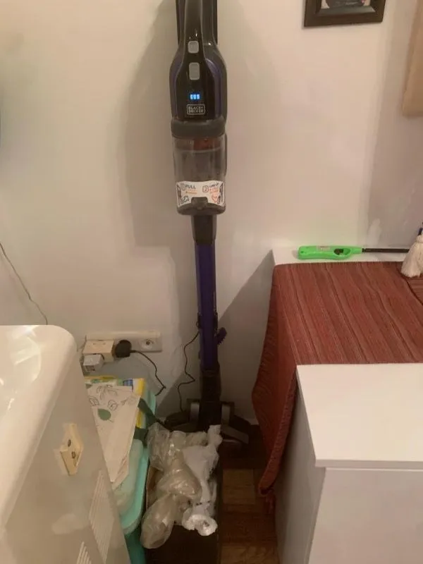 Black & Decker 18V Kablosuz Dikey Süpürge Mor Turbo Başlıklı Toz Haznesi Var Güçlü Emiş Teknolojisi