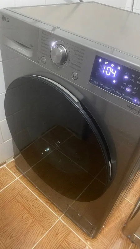 Lg F4V3VYWKPE 9 kg 1400 Devir Gümüş Çamaşır Makinesi