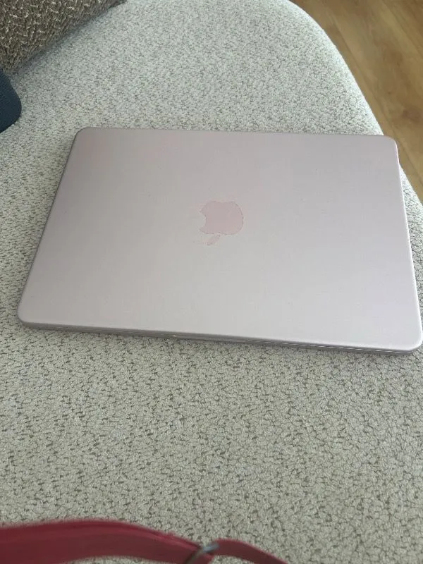 Apple MacBook Neo A18 Pro 8GB 512GB SSD macOS 13″ Taşınabilir Bilgisayar Pastel Pembe MHFJ4TU/A