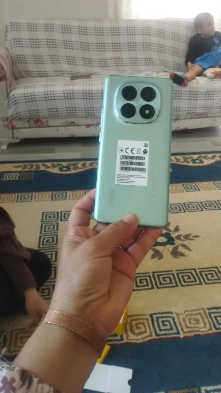 POCO M8