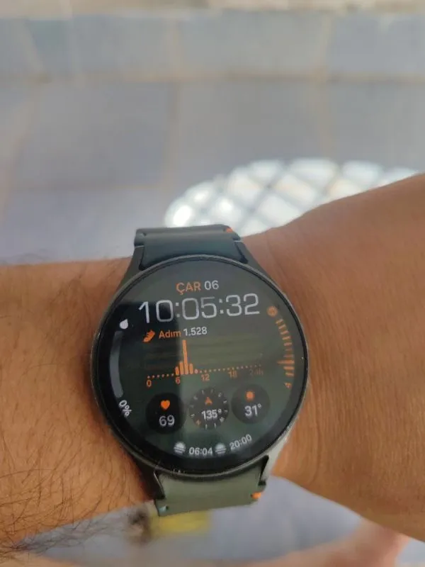 Samsung Galaxy Watch7 44MM Haki Akıllı Saat SM-L310NZGATUR Sesli Görüşme ve Kalp Ritmi Takibi Özellikleri