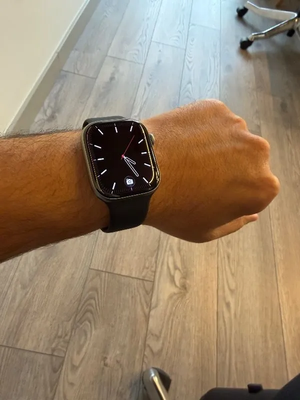 Apple Watch Series 11 Gps + Cellular, 42 mm Alüminyum kasa ve Siyah Spor kordon – S/m
