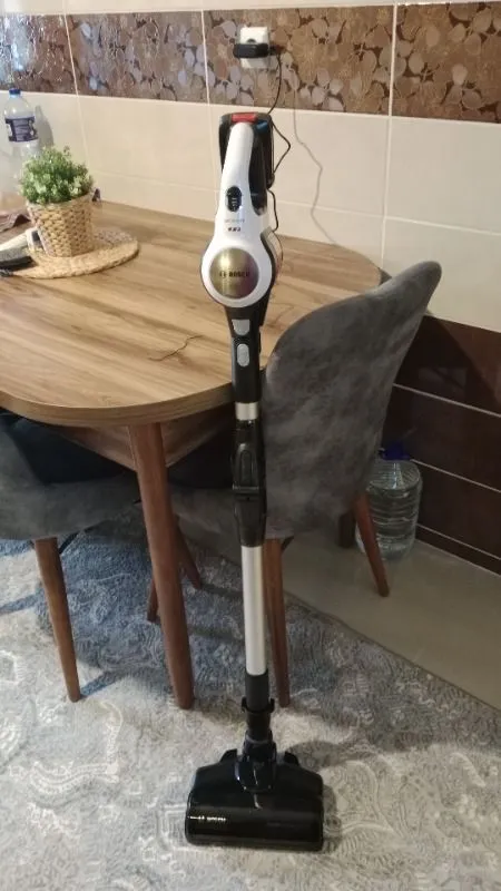 Bosch BCS711XXL Beyaz Şarjlı Dik Süpürge Unlimited 7 0,30 L Toz Haznesi ile Güçlü Temizlik