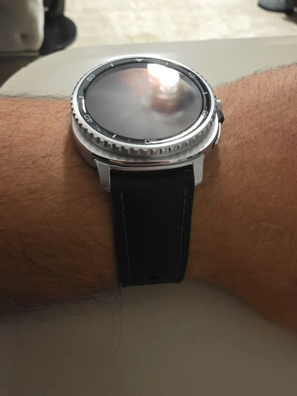 Samsung Galaxy Watch8 Classic SM-L500NZWATUR 2 GB Ram ile Sağlık Takibi ve Bluetooth Bağlantısı