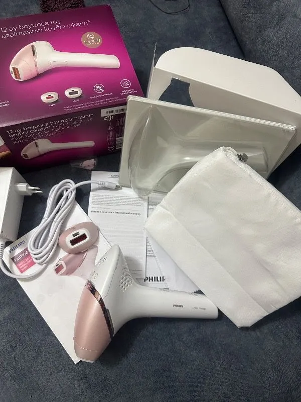 Philips Lumea 9900 Serisi BRI950/02 IPL Tüy Alma, SkinAI Uygulama, Vücut ve Yüz için 2 Başlık, Çanta