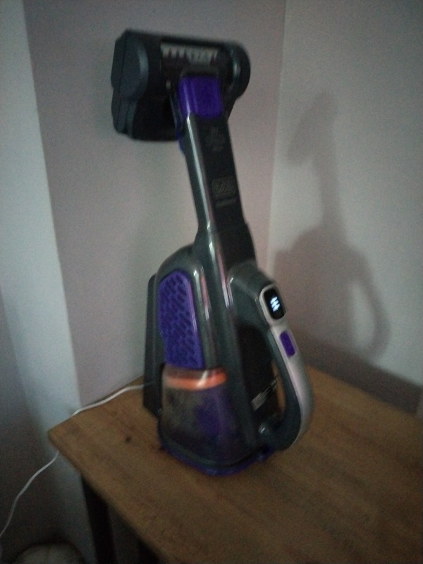 Black & Decker BHHV520BFP-QW 18V Şarjlı Standard Girişli Pet Başlıklı Uzayabilen El Süpürgesi