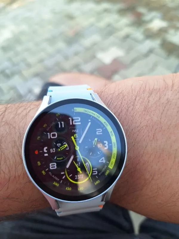 Samsung Galaxy Watch7 44MM Haki Akıllı Saat SM-L310NZGATUR Sesli Görüşme ve Kalp Ritmi Takibi Özellikleri