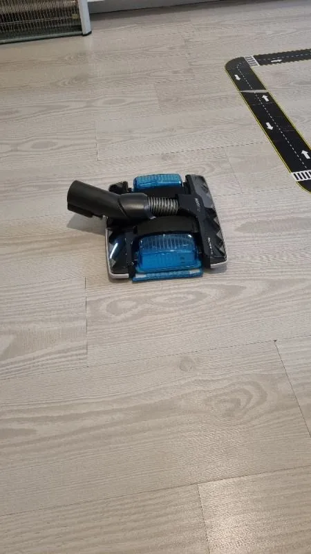 Philips 8000 Serisi Aqua Plus Kablosuz Dik Süpürge, 360 Emiş, LED Başlık, 80 dk’ya Kadar Kullanım, XC8153/10