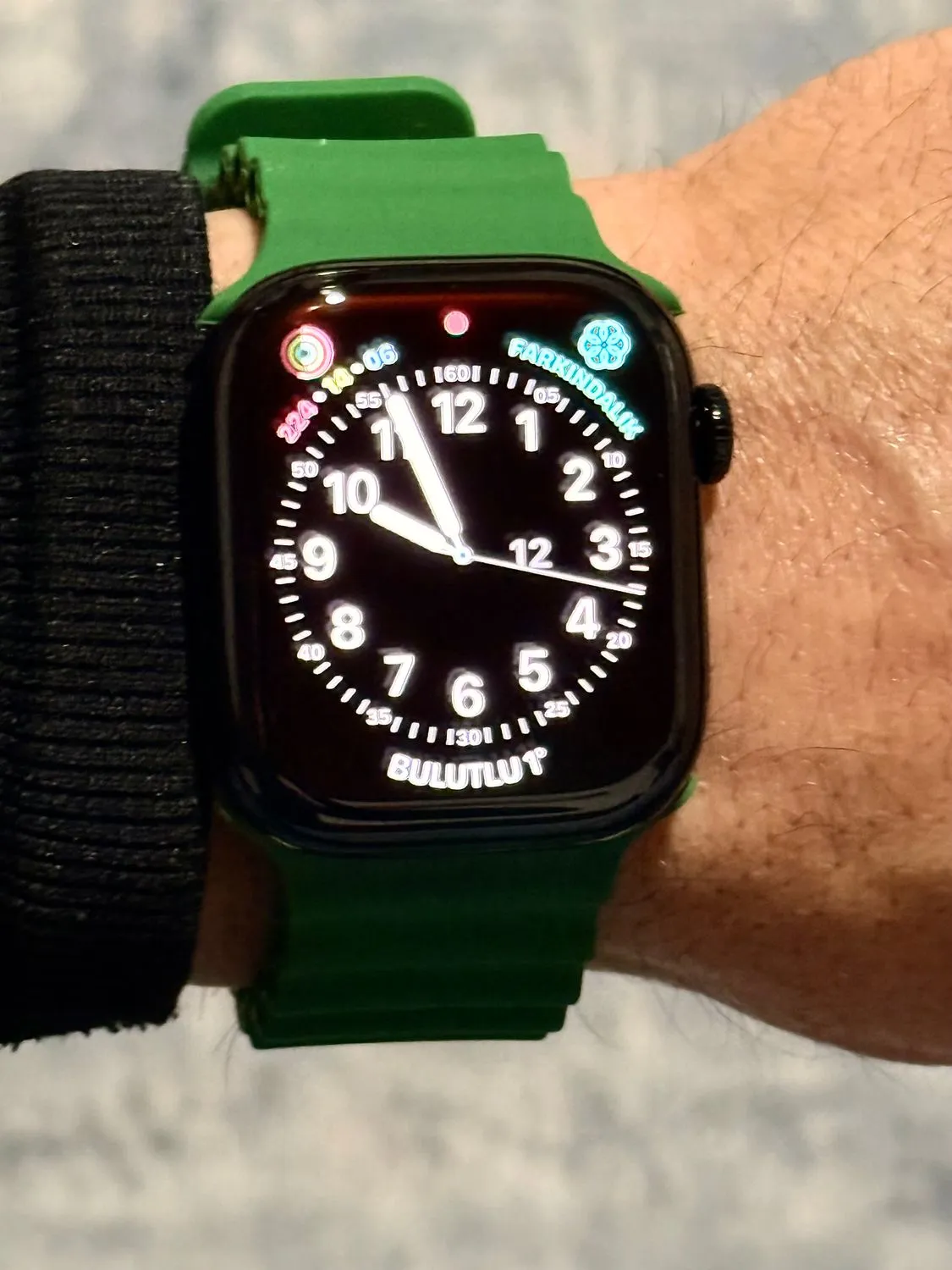 Apple Watch Series 11 Gps, 42 mm Alüminyum kasa ve Siyah Spor kordon – m/l