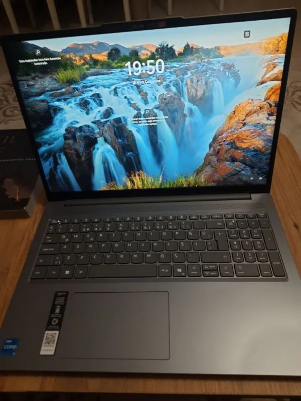 Lenovo Ideapad Slim 3 16IRH10 Intel Core i5 13420H 16GB DDR5 Ram 512 GB SSD 16” WUXGA IPS Panel Freedos Taşınabilir Bilgisayar 83K20073TR