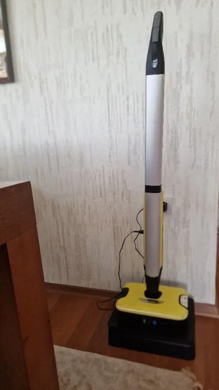 Karcher FC 7 Cordless 25V Şarjlı Islak/Kuru Süpürge – 4 Silindirli, Çift Su Tanklı, Kablosuz Temizlik Sistemi
