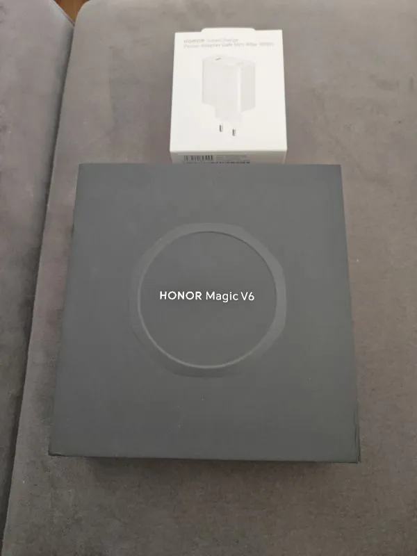 HONOR Magic V6