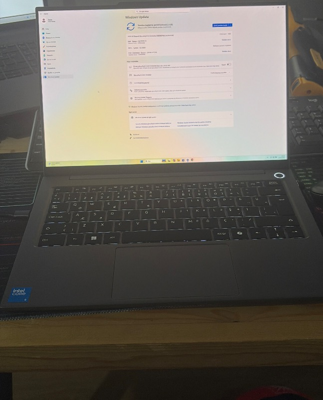 Medion Signium 14 S1 MD600032 Intel Core 5 120U 16GB 512GB SSD Freedos 14″ 120Hz OLED Dizüstü Bilgisayar