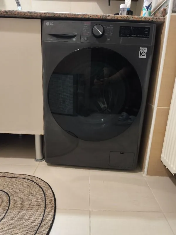LG F4Y5EYWYJ 11 kg 1400 Devir Çamaşır Makinesi