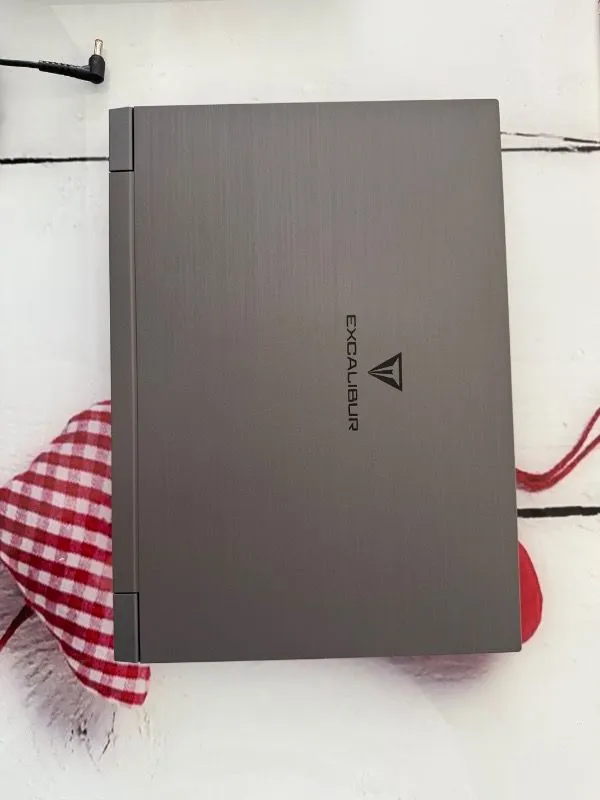 Casper Excalibur G870 i7-13620H 32GB 1TB 8GB RTX5060 165Hz 15.6″ Freedos G870.1362-DF60X-C