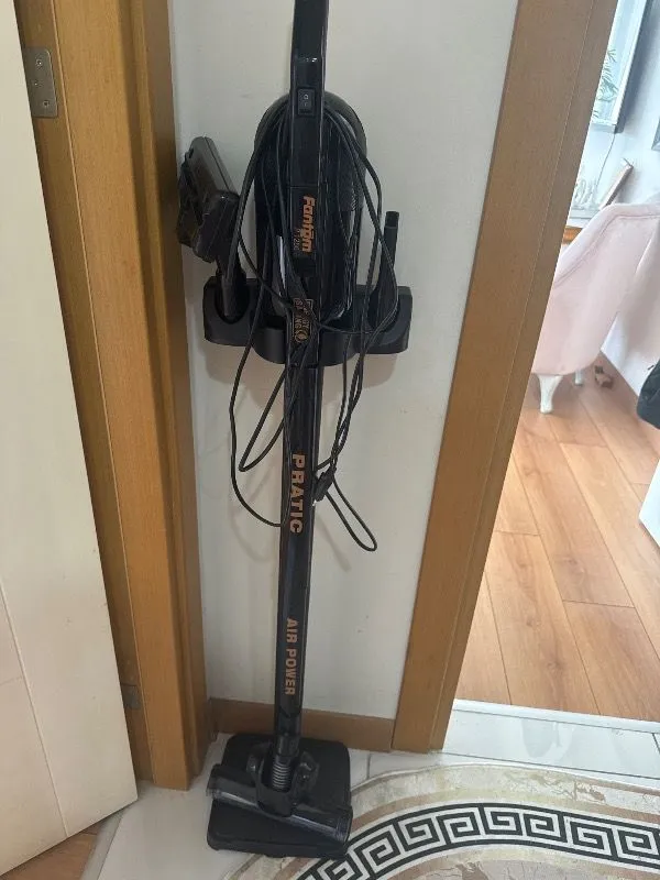 Fantom Pratic Aır Power P 1250 Siyah Torbasız Dönebilen Turbo Başlıklı Dikey Süpürge
