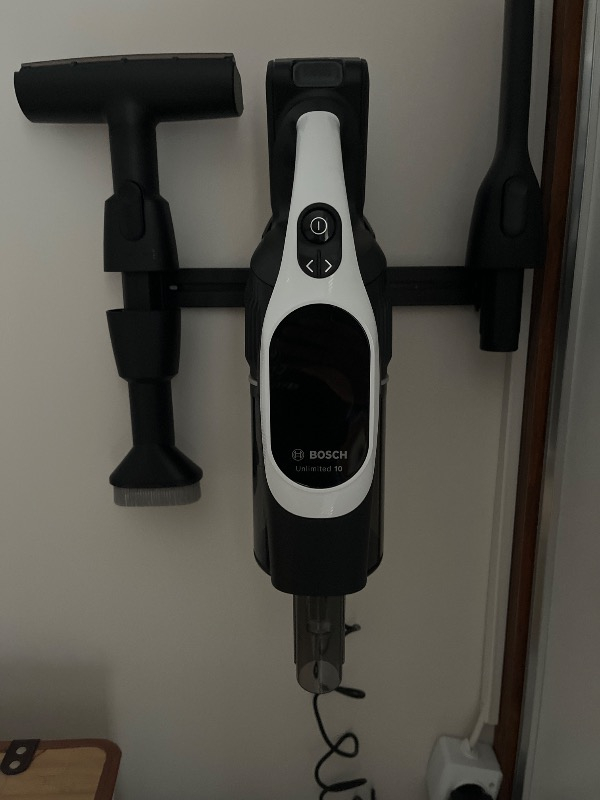 Bosch BCS1041WAC 18,5 W Güçlü Dikey Şarjlı Elektrik Süpürgesi HEPA Filtre Özelliği ile