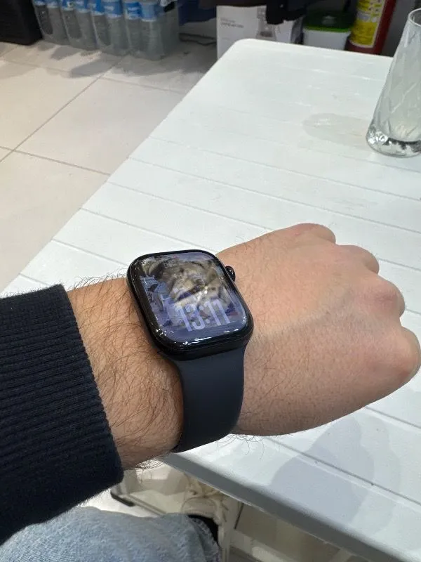 Apple Watch Series 10 GPS + Cellular 42 mm Ekran Boyutu ile Simsiyah Alüminyum Kasa Sağlık Takibi Özellikleri M/L