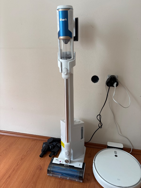 Shark Clean & Empty Auto-Empty Sistemli Şarjlı Dikey Süpürge 1,3 L