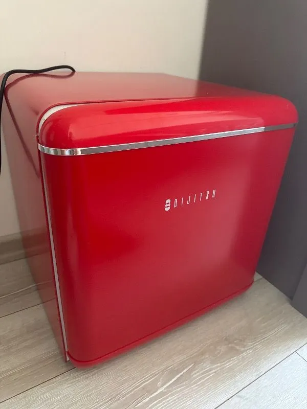 Dijitsu DB80RRE E Enerji Sınıfı 45 Lt Statik Retro Kırmızı Mini Buzdolabı Mekanik Kontrol ile