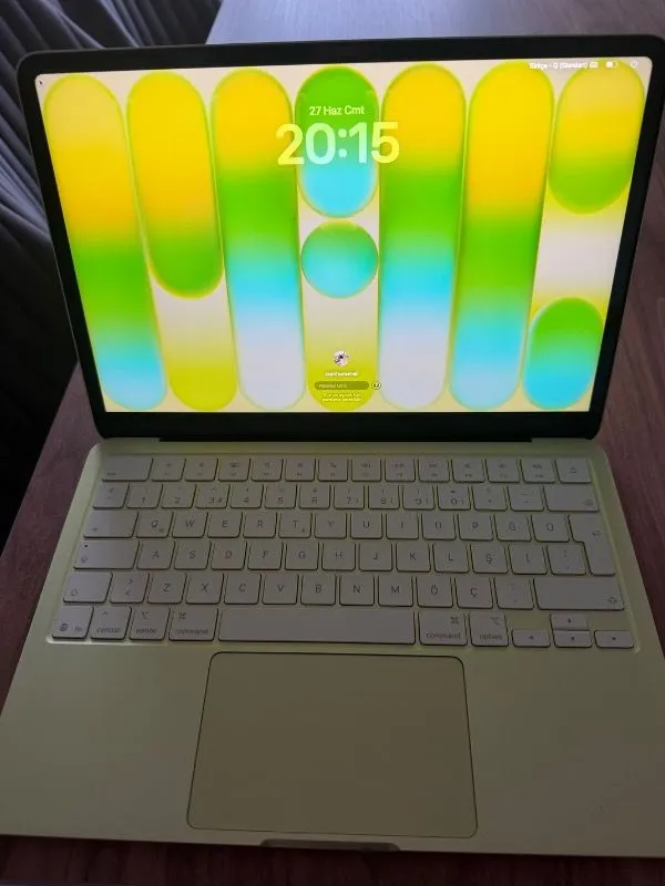 Apple MacBook Neo A18 Pro 8GB 256GB SSD macOS 13″ Taşınabilir Bilgisayar Puslu Sarı MHFD4TU/A