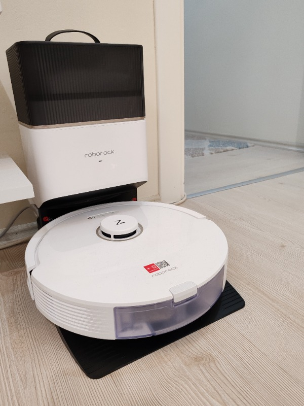 Roborock Q8 Max Plus Çöp Istasyonlu 5500PA Emiş Güçü Akıllı Robot Süpürge – Beyaz