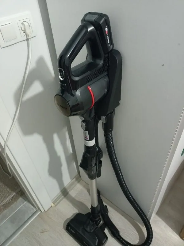 Bosch BBS712XTR Şarjlı Süpürge Unlimited 7, Siyah Toz Haznesi Var ve Güçlü Emiş Teknolojisi