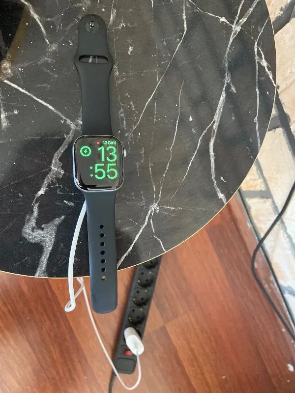 Apple Watch Series 11 Gps, 42 mm Alüminyum kasa ve Siyah Spor kordon – m/l