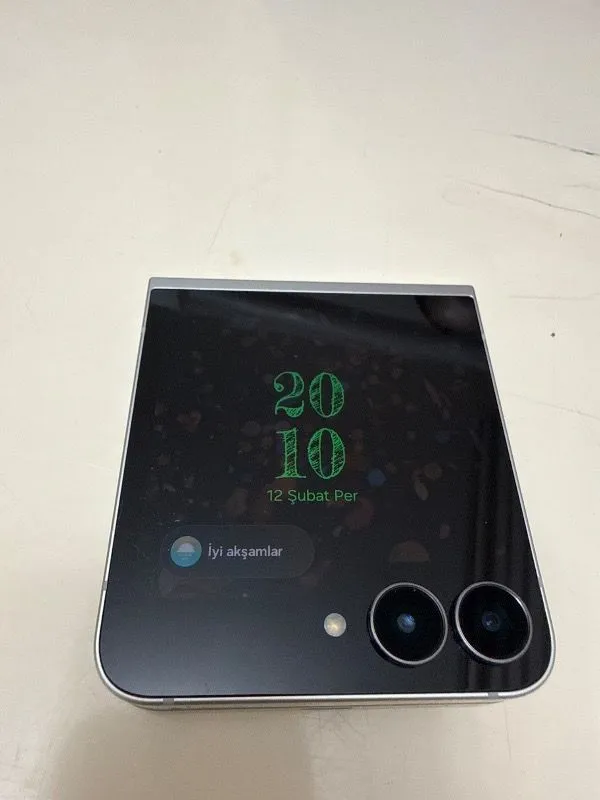 Samsung Galaxy Z Flip7 FE