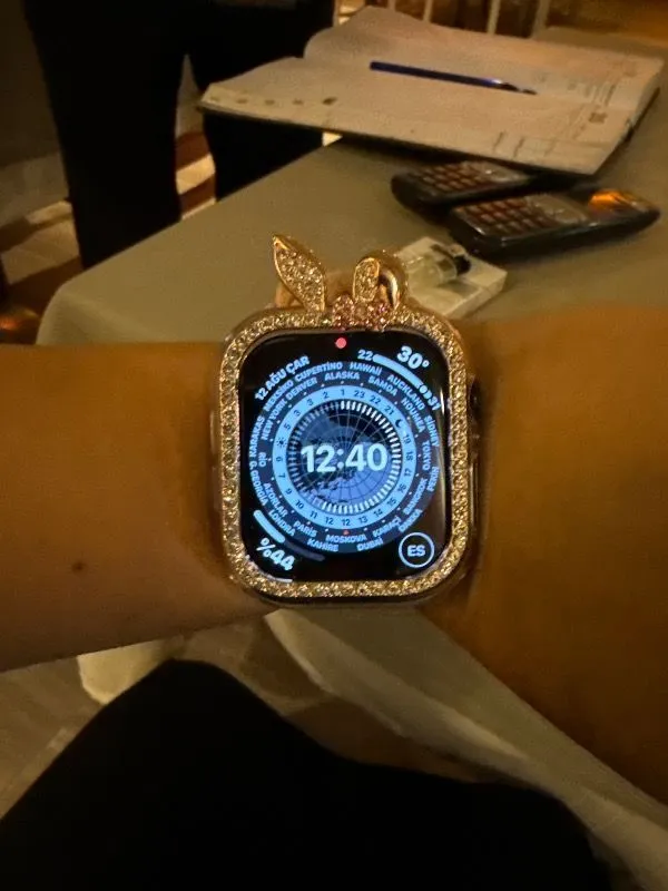 Apple Watch Series 11 Gps + Cellular, 42 mm Alüminyum kasa ve Siyah Spor kordon – S/m