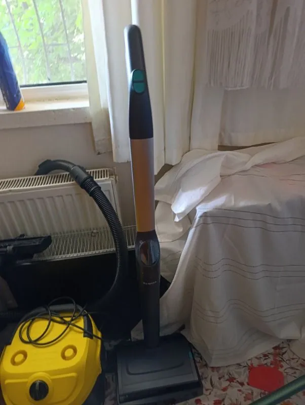 Kumtel Kablosuz Zemin Temizleme Makinesi HCFC-01 30 W Güç Değeri ile Kendini Temizleme Özelliği