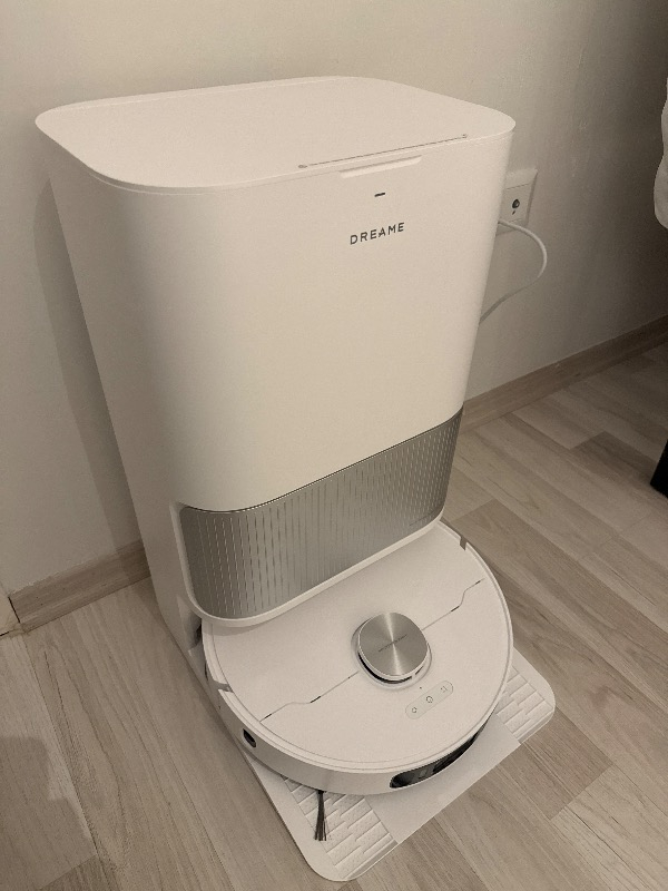 Dreame L40 Ultra AE Robot Süpürge, 19.000 Pa Emiş Gücü ile Akıllı Telefon Kontrolü ve Düz Zemin Kullanımı