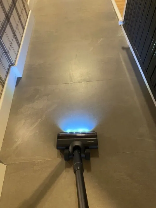 Philips 7000 Serisi AquaTrio Kablosuz Dikey Süpürge, Islak&Kuru Temizlik, Otomatik Temizleme ve Şarj İstasyonu, Kuru Süpürme Başlığı, XW7263/11