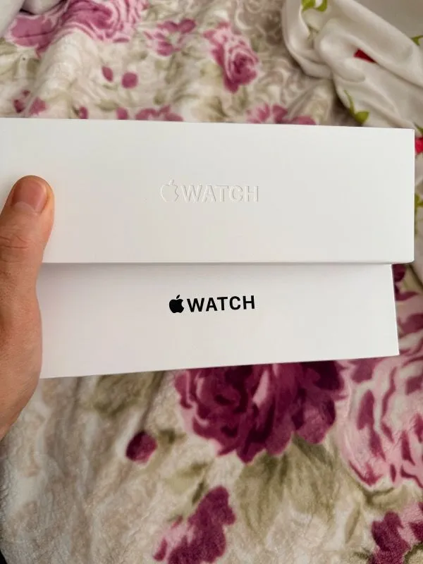 Apple Watch Series 11 Gps, 42 mm Alüminyum kasa ve Siyah Spor kordon – m/l