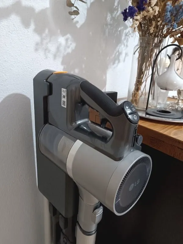 Lg A9K-SOLO.BFSQLTK Şarjlı Dikey Süpürge