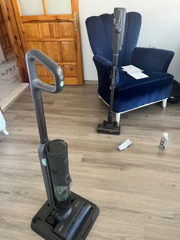 Philips 7000 Serisi AquaTrio Kablosuz Dikey Süpürge, Islak&Kuru Temizlik, Otomatik Temizleme ve Şarj İstasyonu, Kuru Süpürme Başlığı, XW7263/11