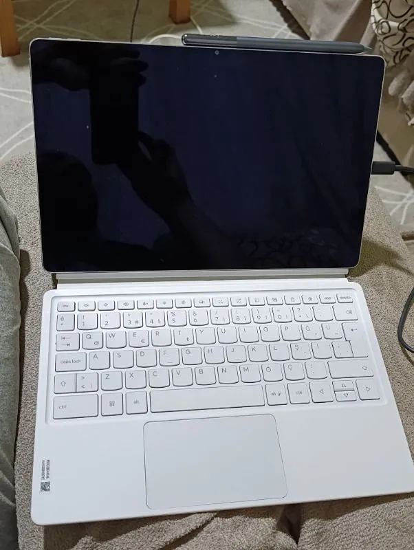 Lenovo Yoga Tab Plus 16GB 512GB Depolama 12.7″ 3K (2944×1840) LTPS 144Hz Android Tablet + Klavye + Kalem ZAEG0058TR