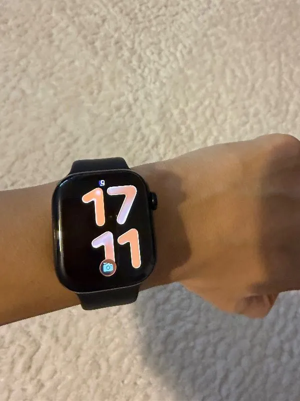 Apple Watch Series 11 Gps, 42 mm Alüminyum kasa ve Siyah Spor kordon – m/l