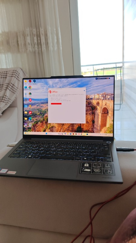 Medion Signium 14 S1 MD600032 Intel Core 5 120U 16GB 512GB SSD Freedos 14″ 120Hz OLED Dizüstü Bilgisayar