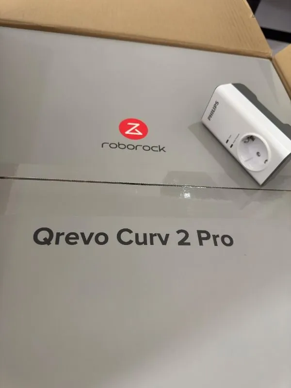 Roborock Qrevo Curv 2 Pro Akıllı Robot Süpürge 25000 Pa Emiş Gücü ile Sert Zeminler için Akıllı Kontrol